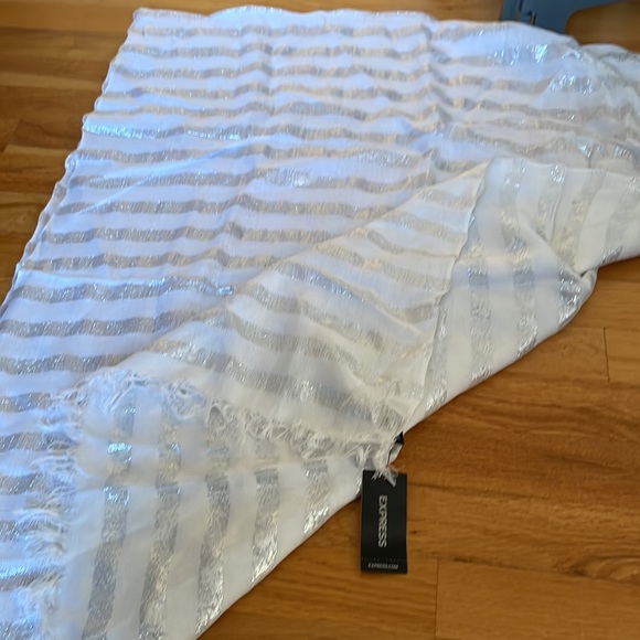 NWOT Express Scarf - Picture 2 of 3